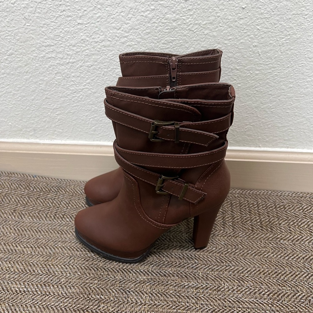Madden Girl Size 6.5: Brown Mid Heeled Boots with Buckle Straps - Picture 3 of 6